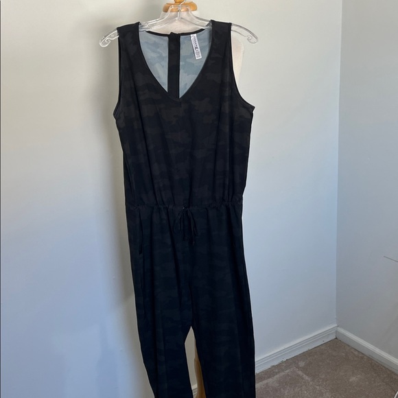 Kyodan Pants - Kyodan Outdoor Women’s Black Camo Camouflage Jumpsuit Bodysuit Yoga Size Large